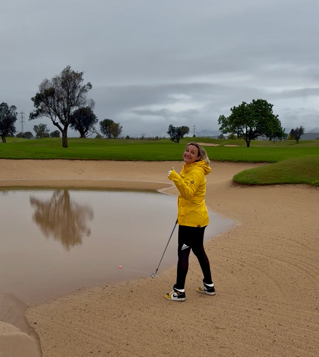 Golfspiel bei Wind und Wetter
